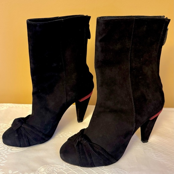 Costume National CNC Black High Heel Suede Booties - size 40, US 9.5 - Picture 4 of 17